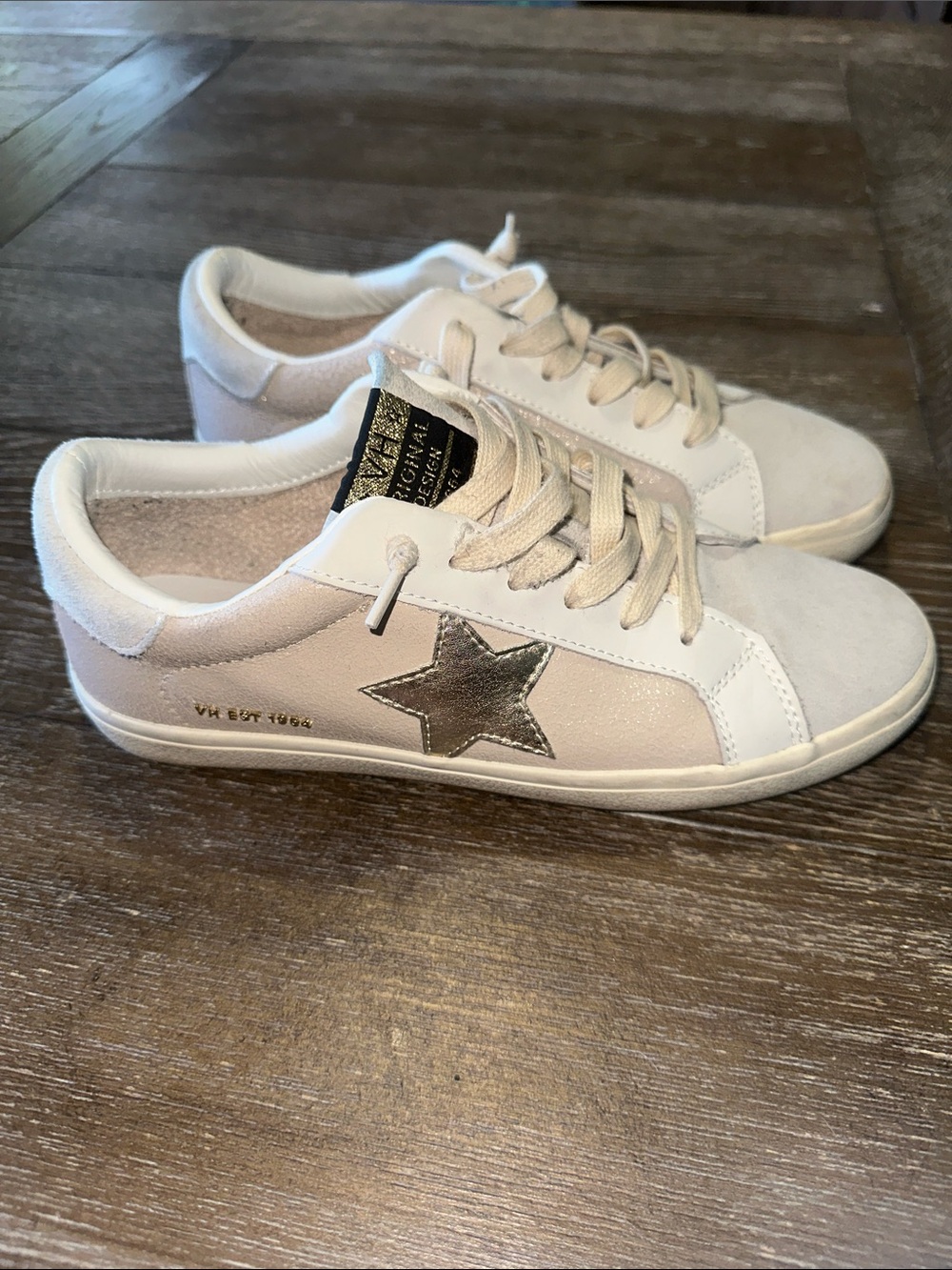 Vintage Havana Women's Low-Top Sneakers - White & Blush with Gold Star size 8